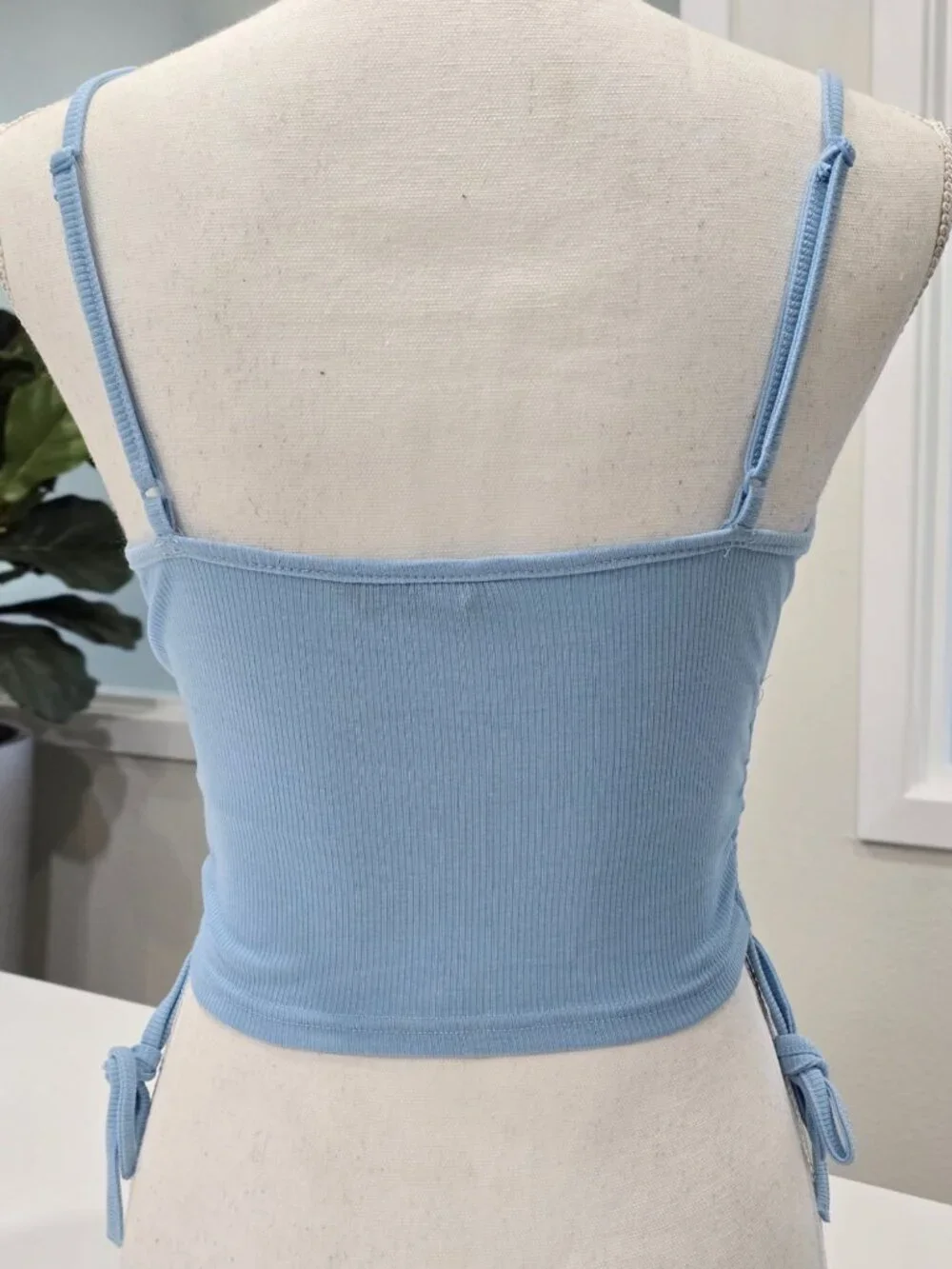 SHEIN ✦ Cami Top ✦ Blue Ribbed Tie‑Side Adjustable Strap Front‑Ruched Crop Top S - Picture 4 of 10
